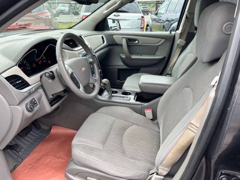 2014 Chevrolet Traverse LT - Image 4
